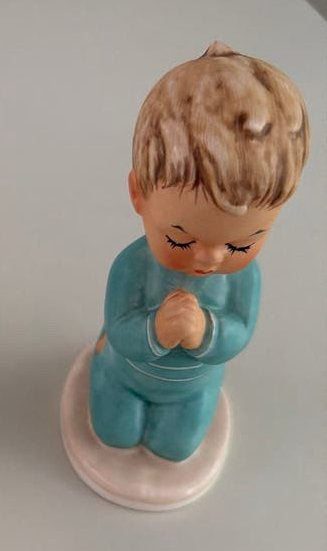 Goebel beeldje: Biddend jongetje, Antiek en Kunst, Ophalen of Verzenden