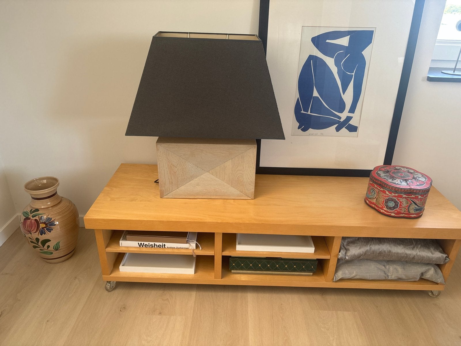 Moderne tafellamp met houten voet en zwarte kap, Ophalen, Met schakelaar, Overige merken, E27 (groot)