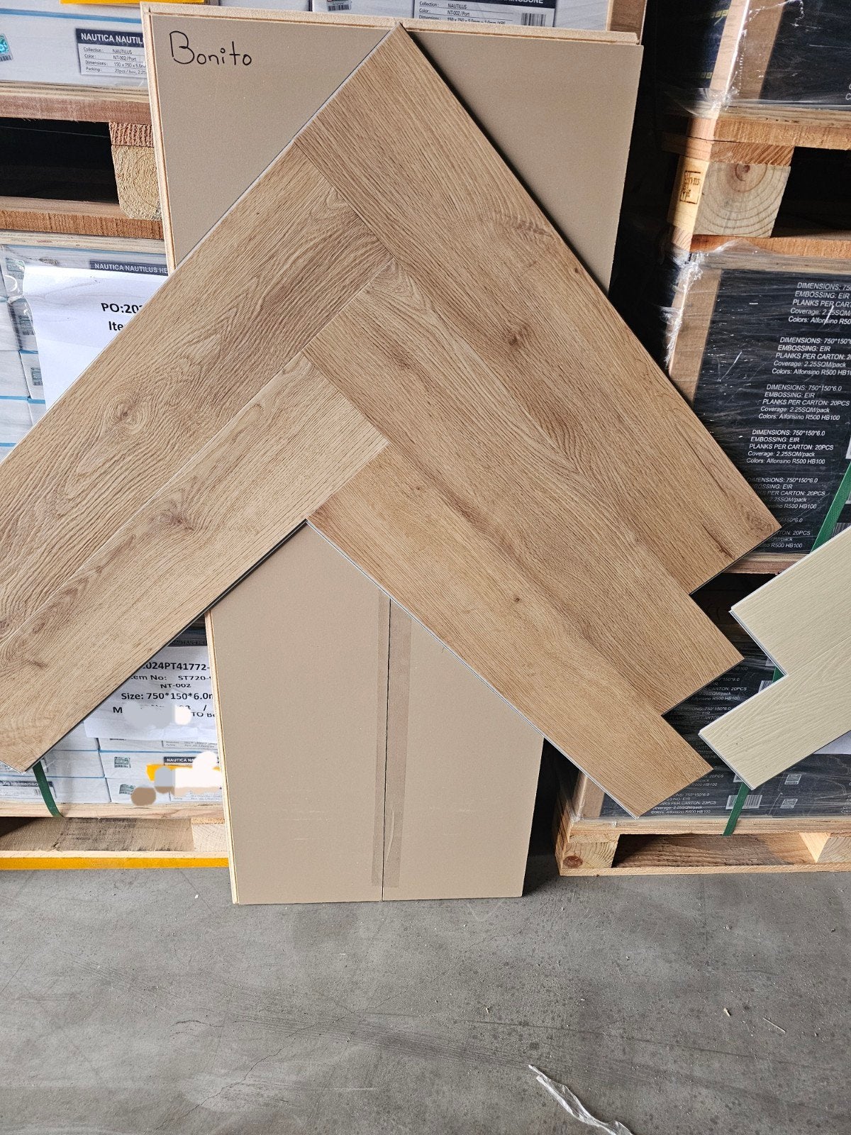 81m² (Klik Visgraat PVC) Bonito/ Almere Poort, Bruin, 75 m² of meer, Nieuw, Vinyl