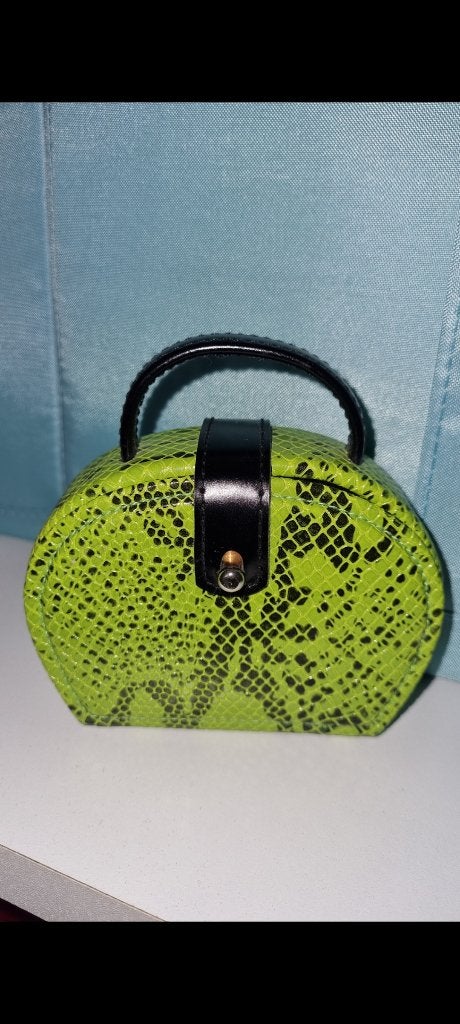 Klein juwelen tasje/kistje, Ophalen of Verzenden, Nieuw, Groen, Overige materialen