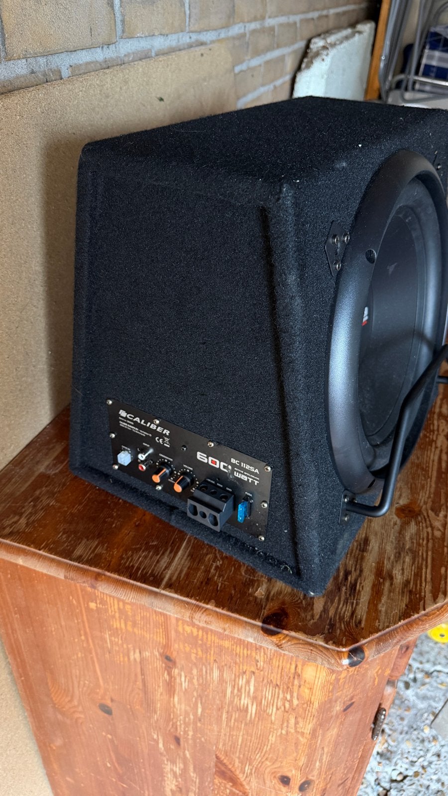 Caliber BC 112SA Subwoofer - Topstaat met klein defect, Ophalen of Verzenden, Gebruikt