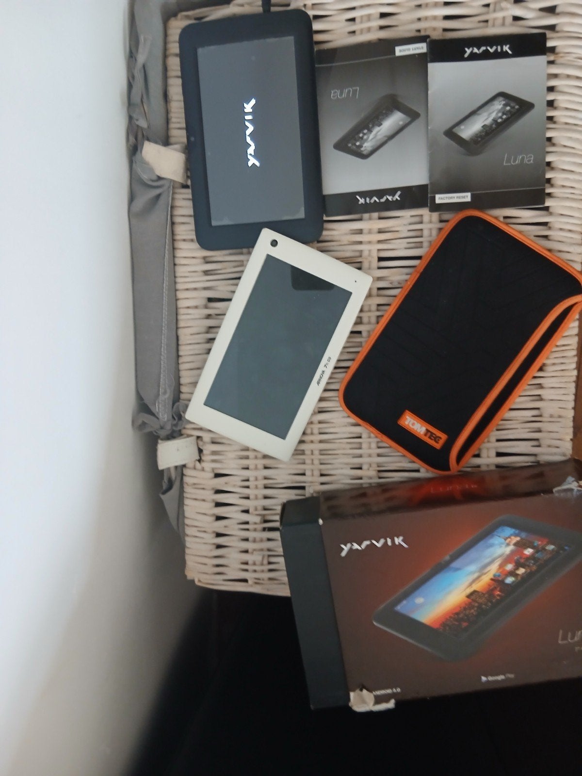 Yarvik Luna Tablets - 2 stuks defect, Gebruikt, Ophalen of Verzenden, Luna, Wi-Fi