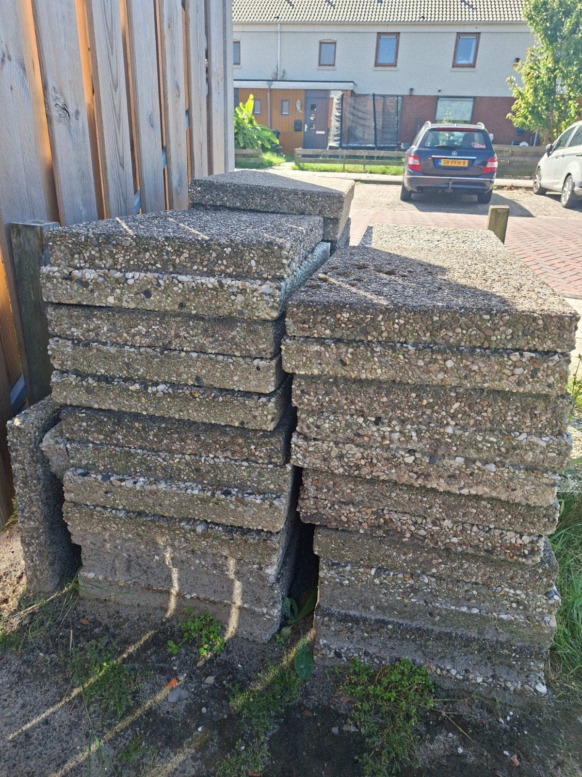 +- 80  grindtegels 40 x60  opgestapeld.  er liggen meer, Ophalen, Gebruikt, 10 m² of meer, Beton