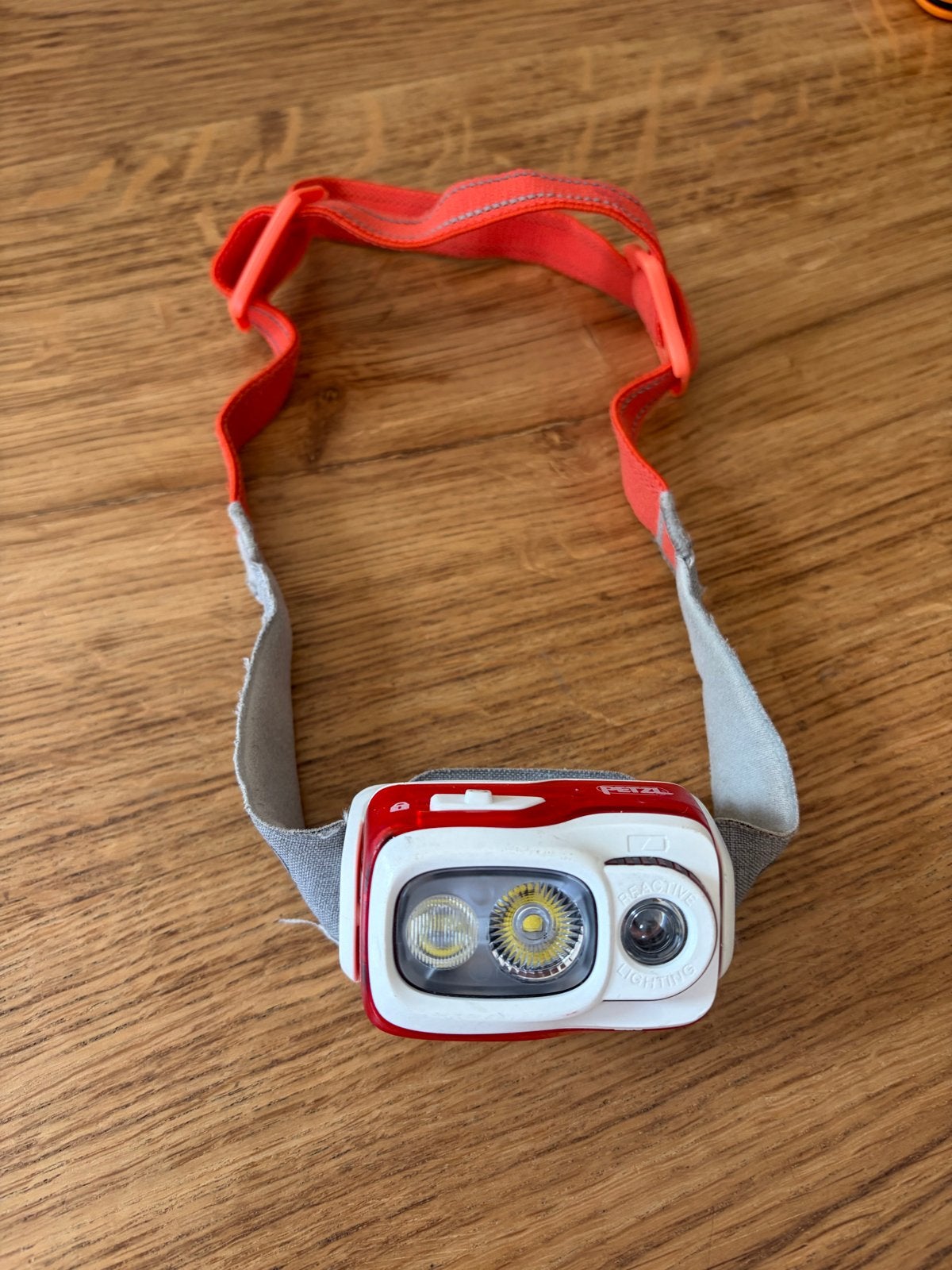 Petzl Swift RL hoofdlamp - Krachtige en compacte hoofdlamp, Ophalen of Verzenden, Gebruikt, Accu