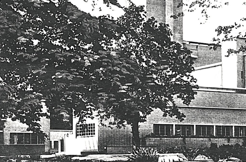 948615 Hilversum Raadhuis 1932 . Postzegel gedeeltelijk verw, Ophalen of Verzenden, 1940 tot 1960, Gelopen, Gelderland
