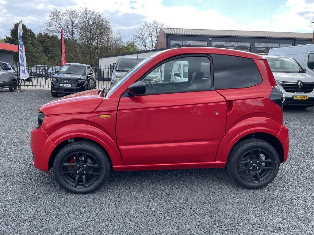 Ligier MYLI NIEUW IDEAL DIESEL E5+ (bj 2026, automaat), Auto's, USB, Zwart, 24 maanden, Leder