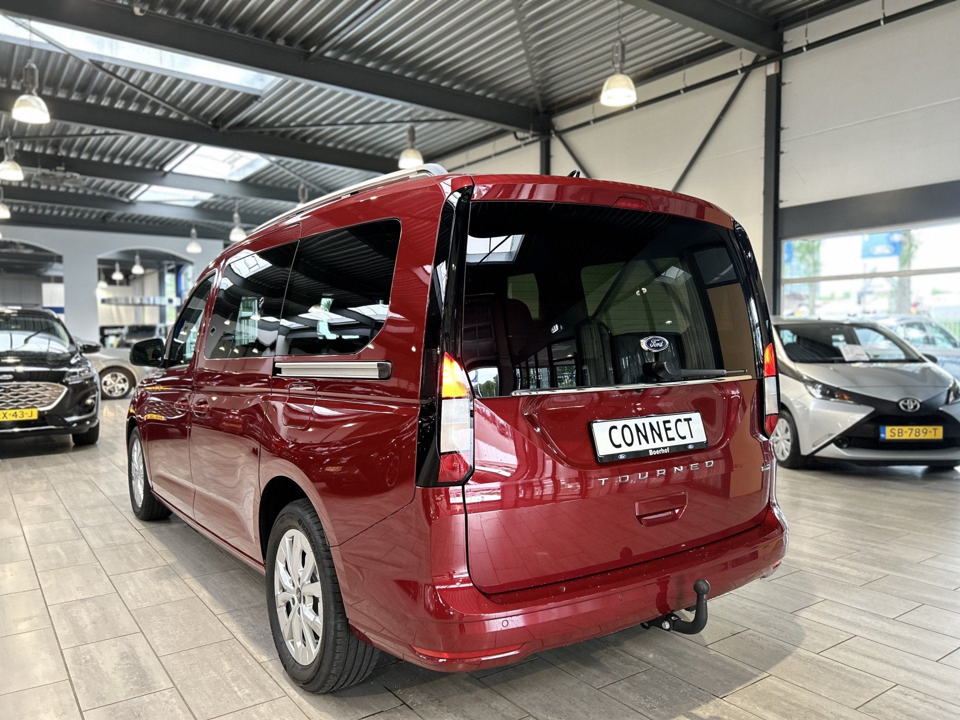 Ford Tourneo Connect 1.5 PHEV 150pk Titanium | Trekhaak | L2, Auto's, Ford, 12 maanden, Plug-in hybride, Bedrijf, Hybride Elektrisch/Benzine