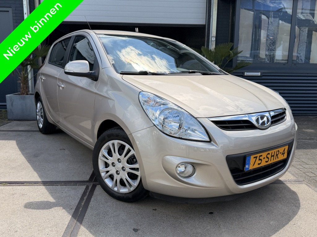 Hyundai i20 1.4i i-Motion Automaat Carplay Camera NAP! Inrui, Auto's, Hyundai, Automaat, Euro 5, Zwart, 4 cilinders