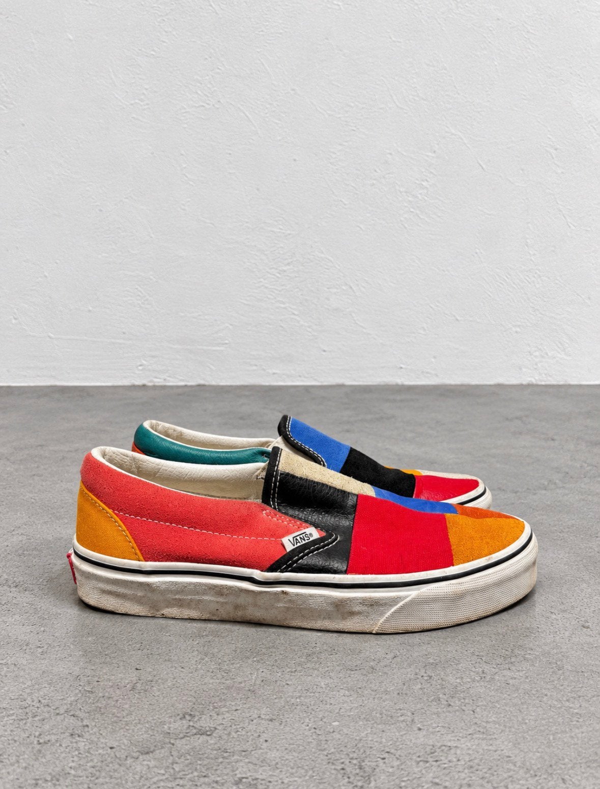 Vans Classic Slip-On patchwork multicolor rood sneakers 39, Kleding | Dames, Ophalen of Verzenden, Zo goed als nieuw, Sneakers of Gympen