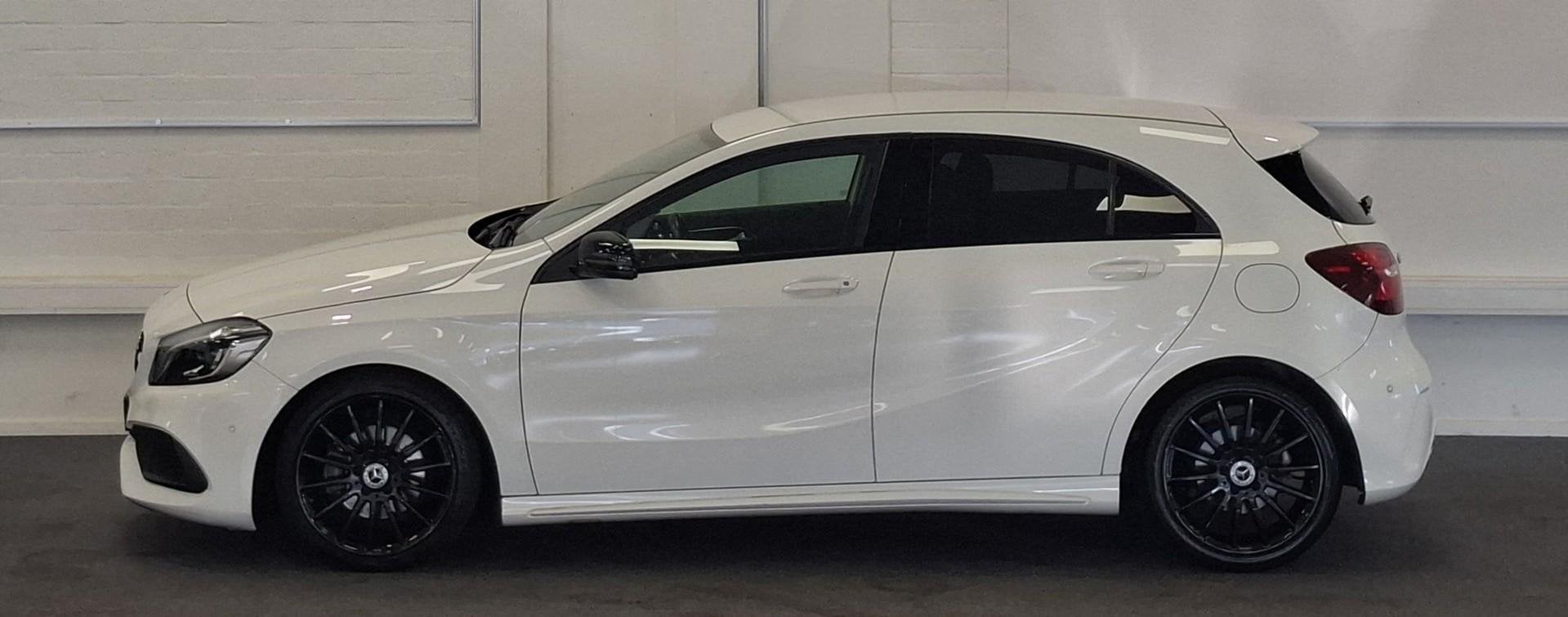 Mercedes-Benz A-klasse 180 AMG Night Edition Plus Camera Xen, Gebruikt, 4 cilinders, Emergency brake assist, 19 km/l