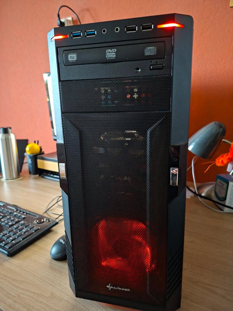 Custom build PC (2014), Computers en Software, Desktop Pc's, Gebruikt, 3 tot 4 Ghz, SSD, 8 GB, Met videokaart, Gaming, Ophalen