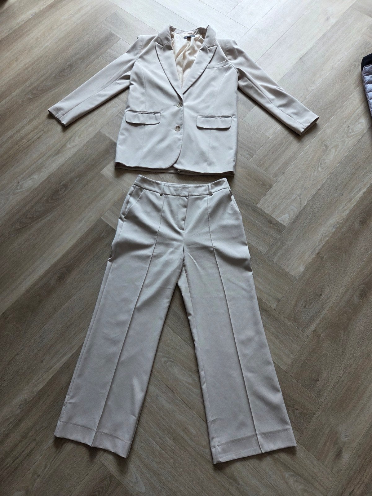 Licht beige/zandkleurig pak Primark (blazer 38, pantalon 42), Kostuum of Pak, Primark, Beige, Maat 42/44 (L)