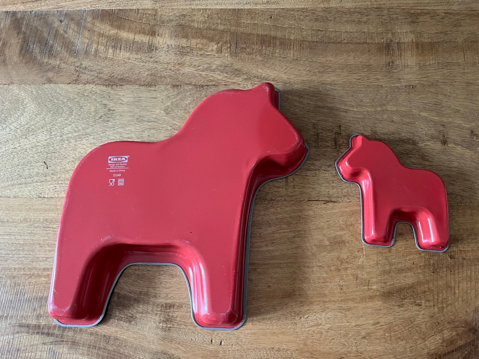 Set van Ikea Drommer Dala paard bakvormen. Groot en klein, Ophalen of Verzenden, Zo goed als nieuw, Taarten of Cupcakes, Bakvorm