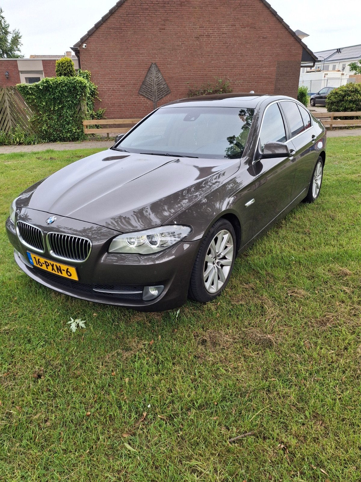 BMW 5-Serie 3.0 I 523 AUT 2010 Bruin, Achterwielaandrijving, 2996 cc, Sedan, Geïmporteerd