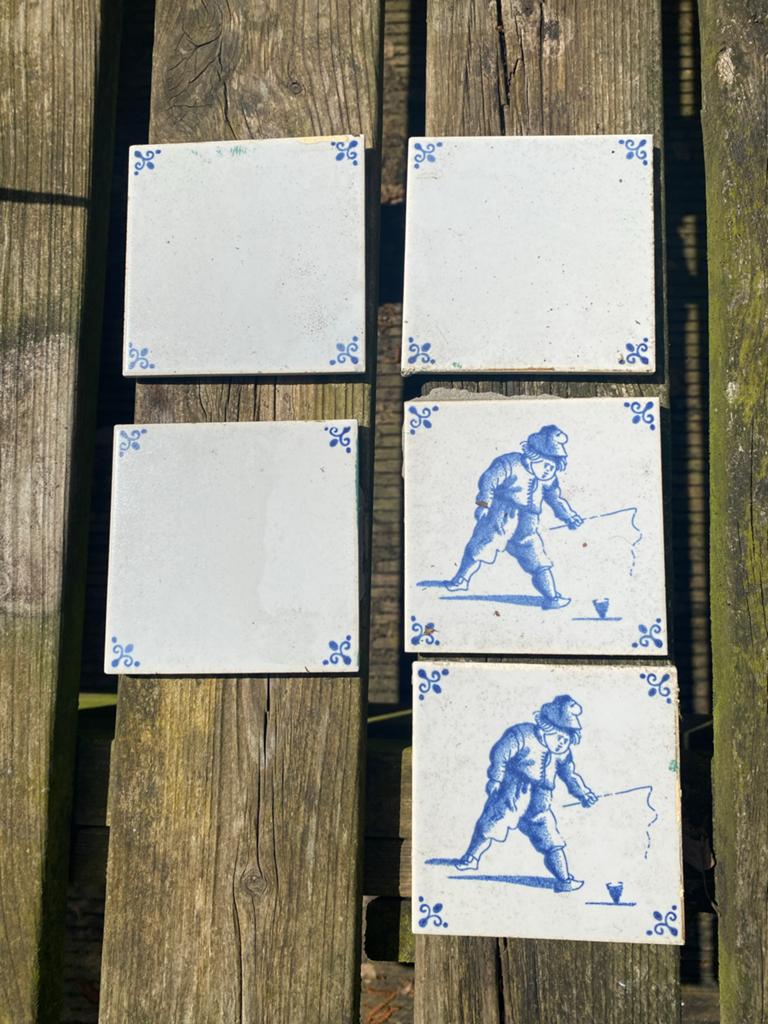 Oude Hollandse tegeltjes met kind en bloemmotief, Antiek en Kunst, Ophalen of Verzenden