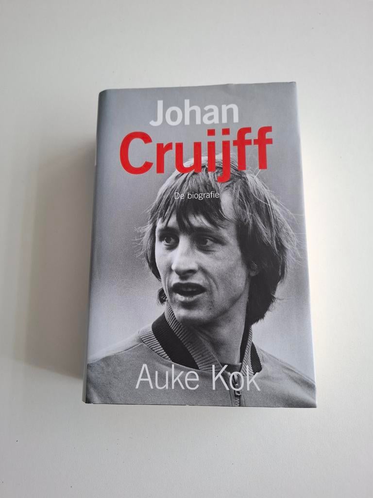 Johan Cruijff - De biografie door Auke Kok, Boeken, Auke Kok, Ophalen of Verzenden, Zo goed als nieuw, Sport