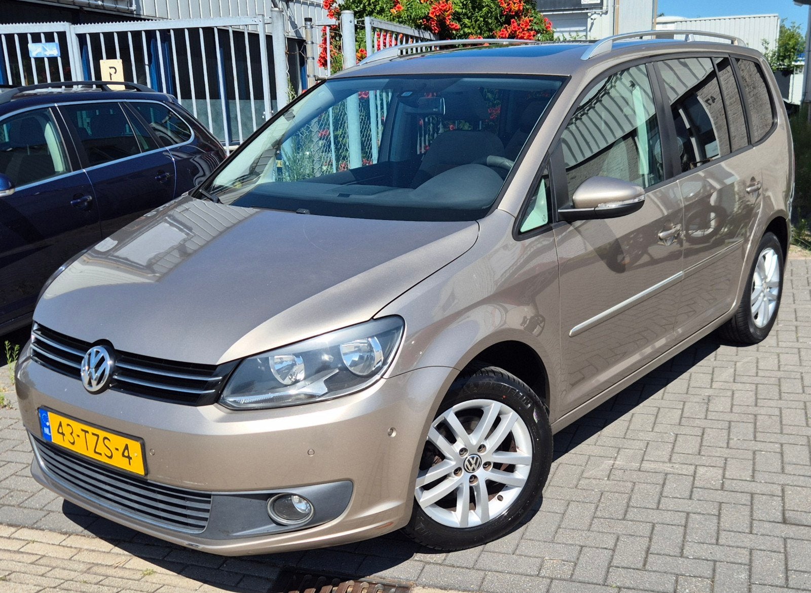 Volkswagen Touran 1.2 TSI 77KW BMT 7P*Trekhaak*Panodak*2012, 730 kg, 4 cilinders, Beige, Origineel Nederlands