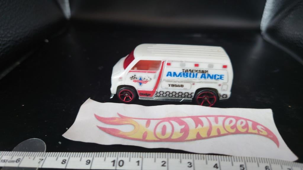 Hot Wheels Custom Dodge Van Ambulance - Trackside, Ophalen of Verzenden, Gebruikt, Auto, Overige merken