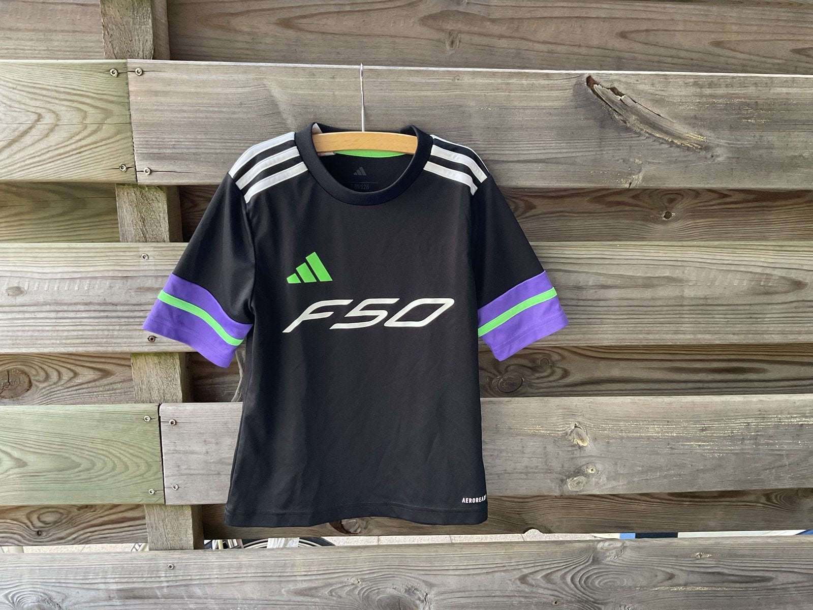 Adidas F50 voetbalshirt maat 122/128 - Zo goed als nieuw, Kinderen en Baby's, Kinderkleding | Maat 122, Ophalen of Verzenden, Zo goed als nieuw