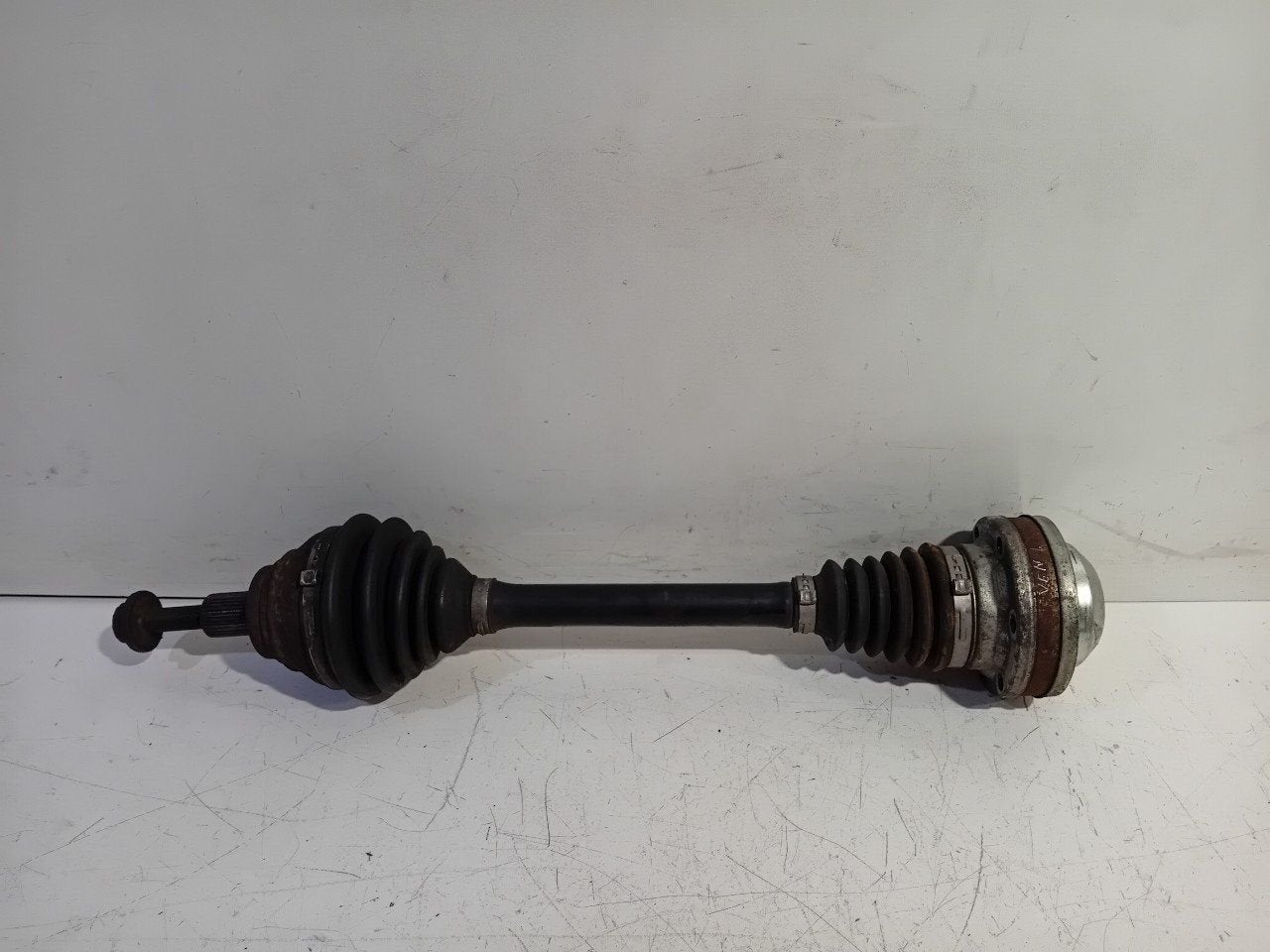Aandrijfas links voor Skoda Octavia, Auto-onderdelen, Onderdelen@venauto.nl, Van der Ven Autorecycling B.V., Gebruikt, Ettenseweg 76, 4706 PB Roosendaal, The Netherlands