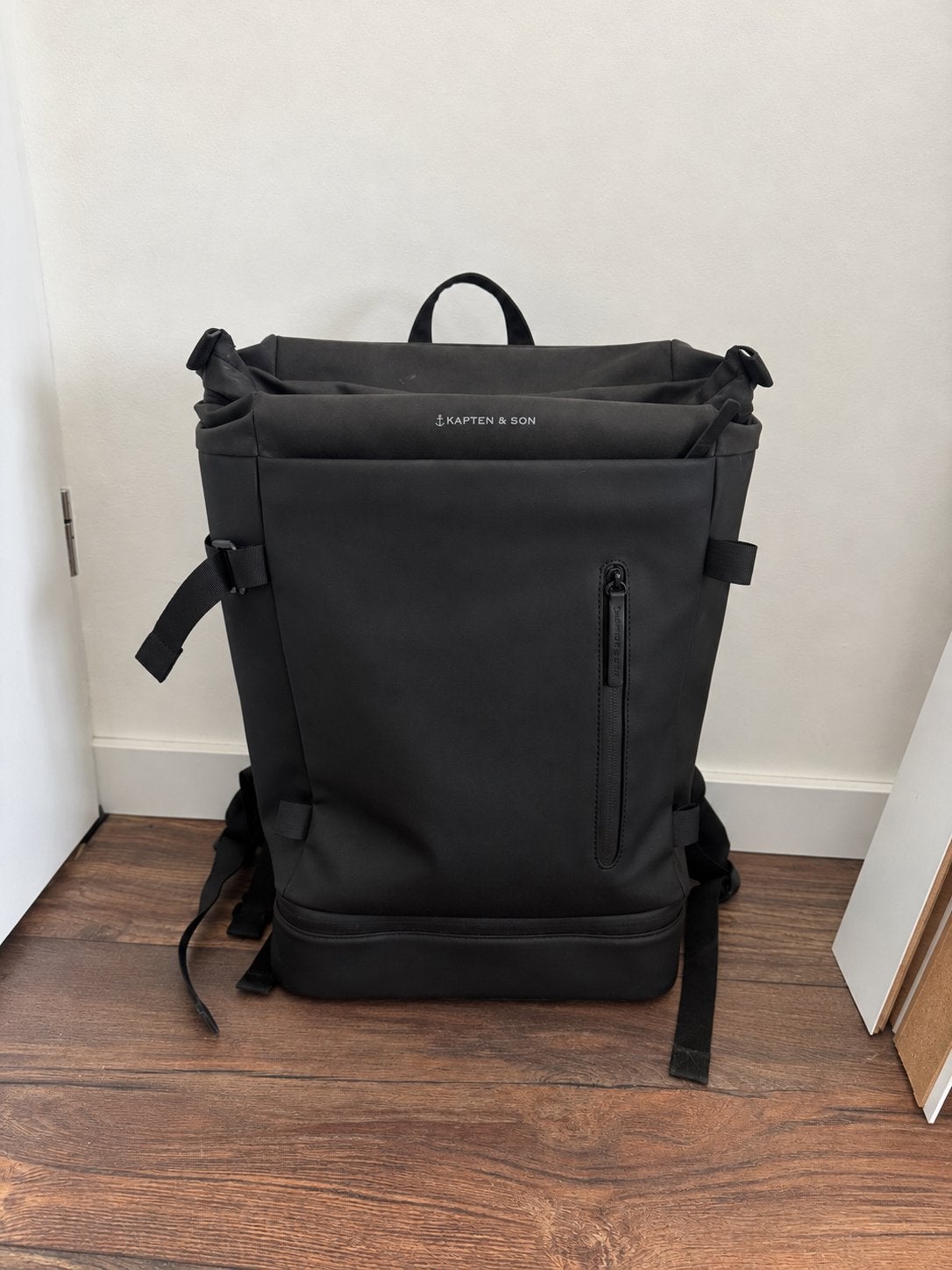 Kapten & Son Rugzak - Zwart, Sieraden, Tassen en Uiterlijk, 25 tot 40 cm, Zo goed als nieuw, Waterdicht, 30 tot 45 cm