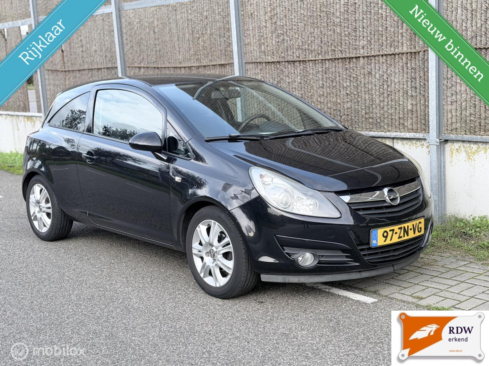 Opel Corsa 1.4-16V Executive NAP/AIRCO/CARPLAY/ANDROID AUTO/, Auto's, Voorwielaandrijving, Gebruikt, 4 cilinders, Zwart