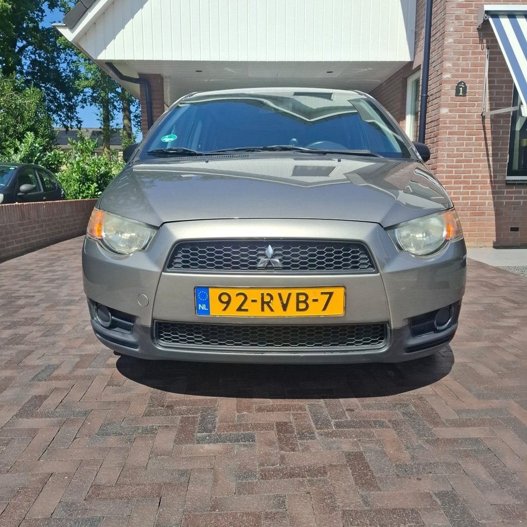 Mitsubishi Colt 1.1 5-DR 2011 Grijs, Auto's, Voorwielaandrijving, Euro 5, Stof, 74 pk