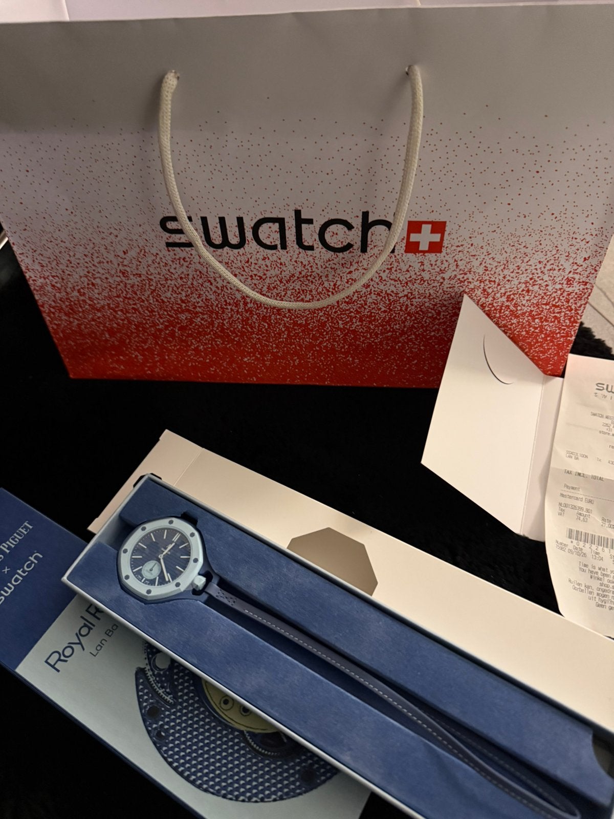 Ap x Swatch Lan bo, Sieraden, Tassen en Uiterlijk, Ophalen, Overige materialen, Zakhorloge, Nieuw