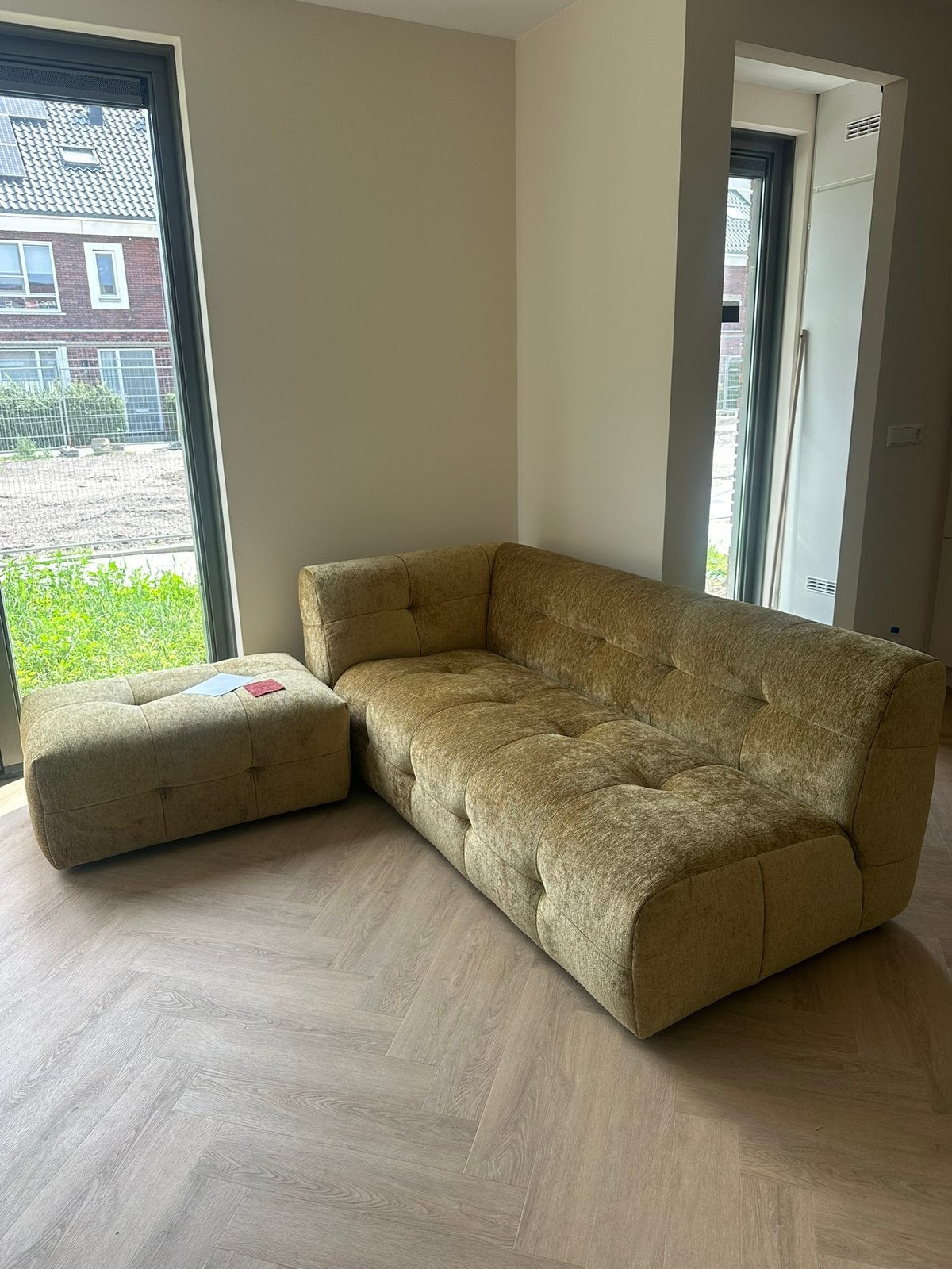 Trendhopper Cluny 3zitsbank en hocker - zgan (1 jaar oud), Ophalen, Zo goed als nieuw, Stof