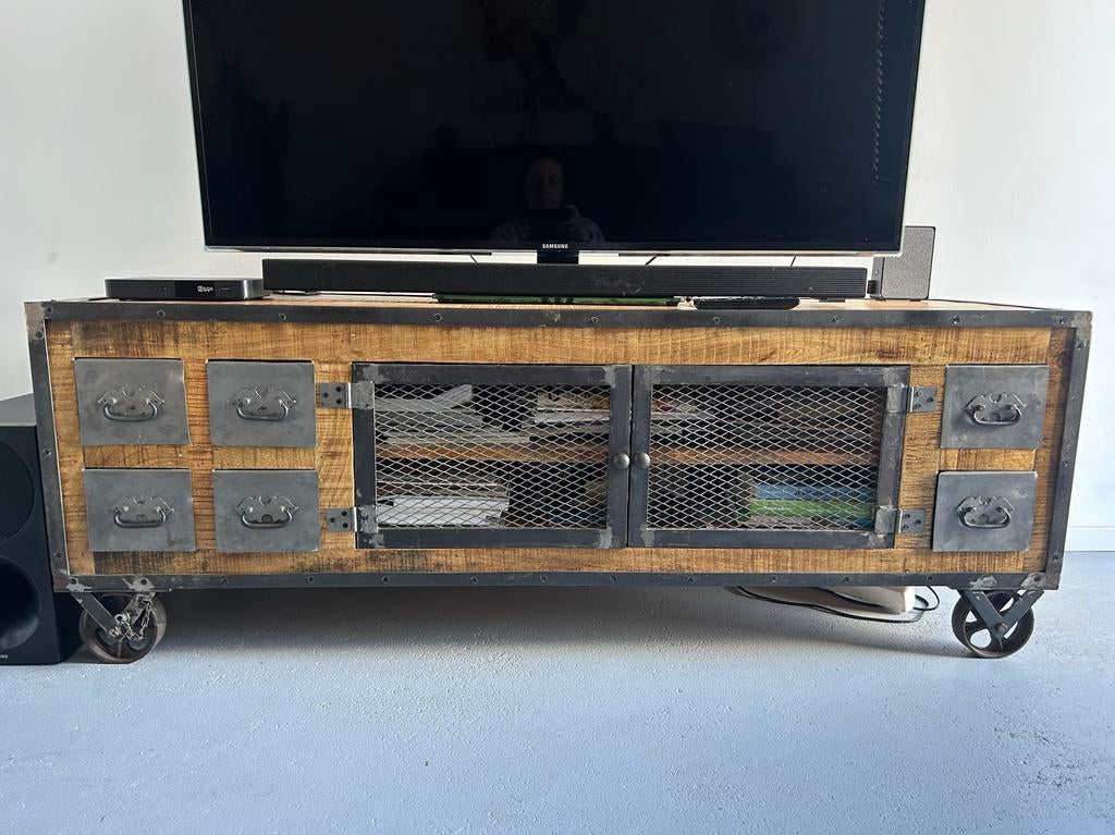 Wegens verhuizing te koop Industriële TV Meubel/Dressoir, Ophalen, 100 tot 150 cm, Zo goed als nieuw, Minder dan 100 cm