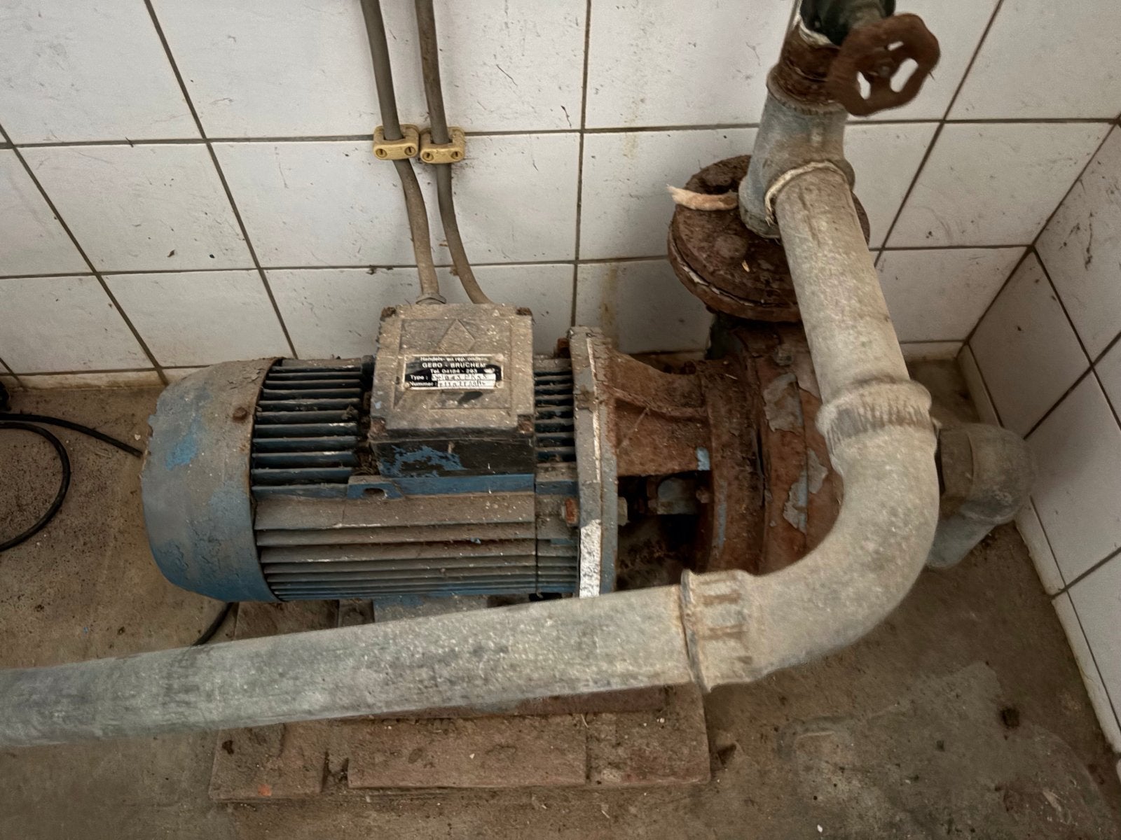 Grondwaterpomp, hydrofoor evt. met drukvat (1000L)., Tuin en Terras, Ophalen, Gebruikt, Elektrisch, Hydrofoorpomp