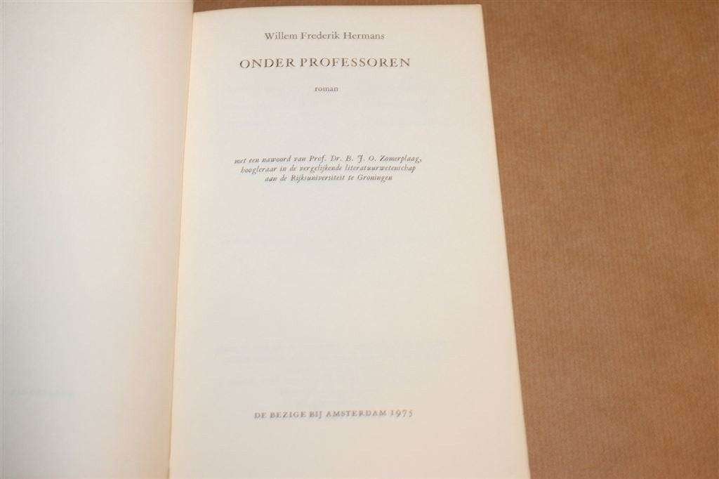 Onder Professoren — W.F Hermans, 1e druk 1975, Boeken, Ophalen of Verzenden, Gelezen