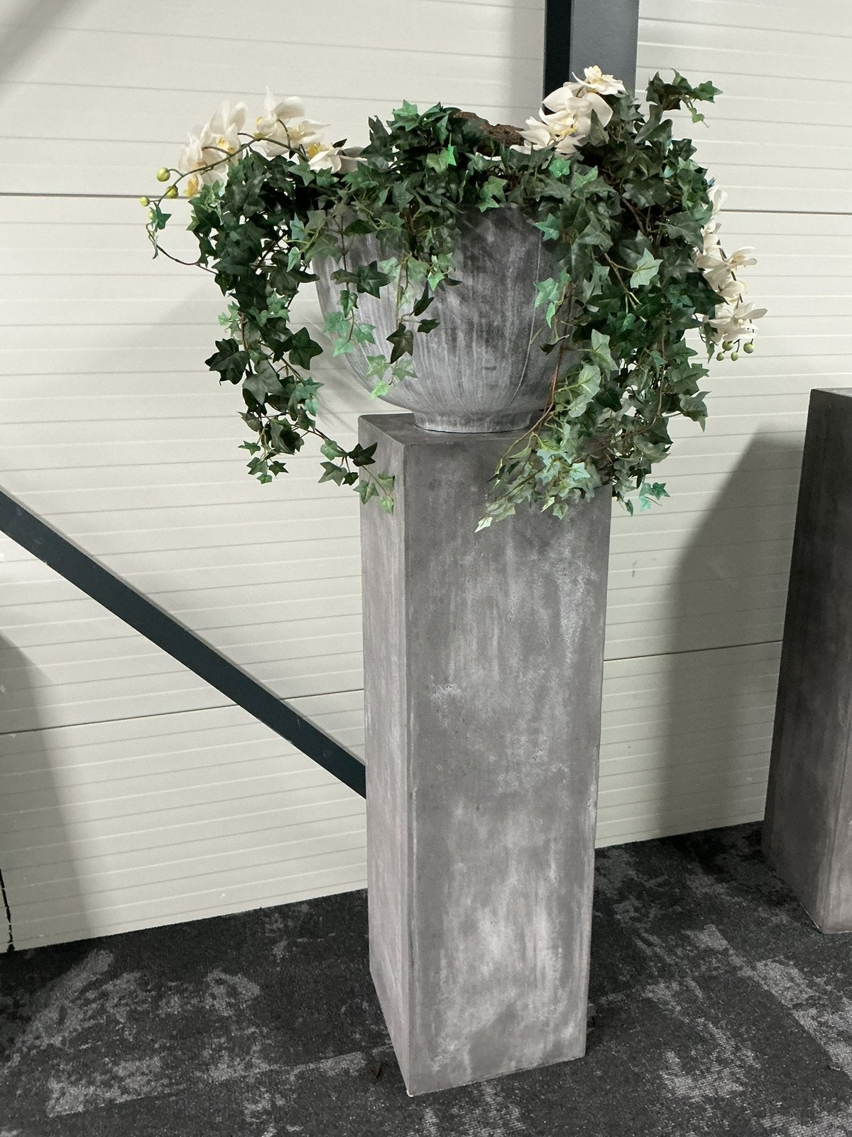 Stijlvolle zuil met betonlook voor planten of decoratie, Ophalen, Zo goed als nieuw