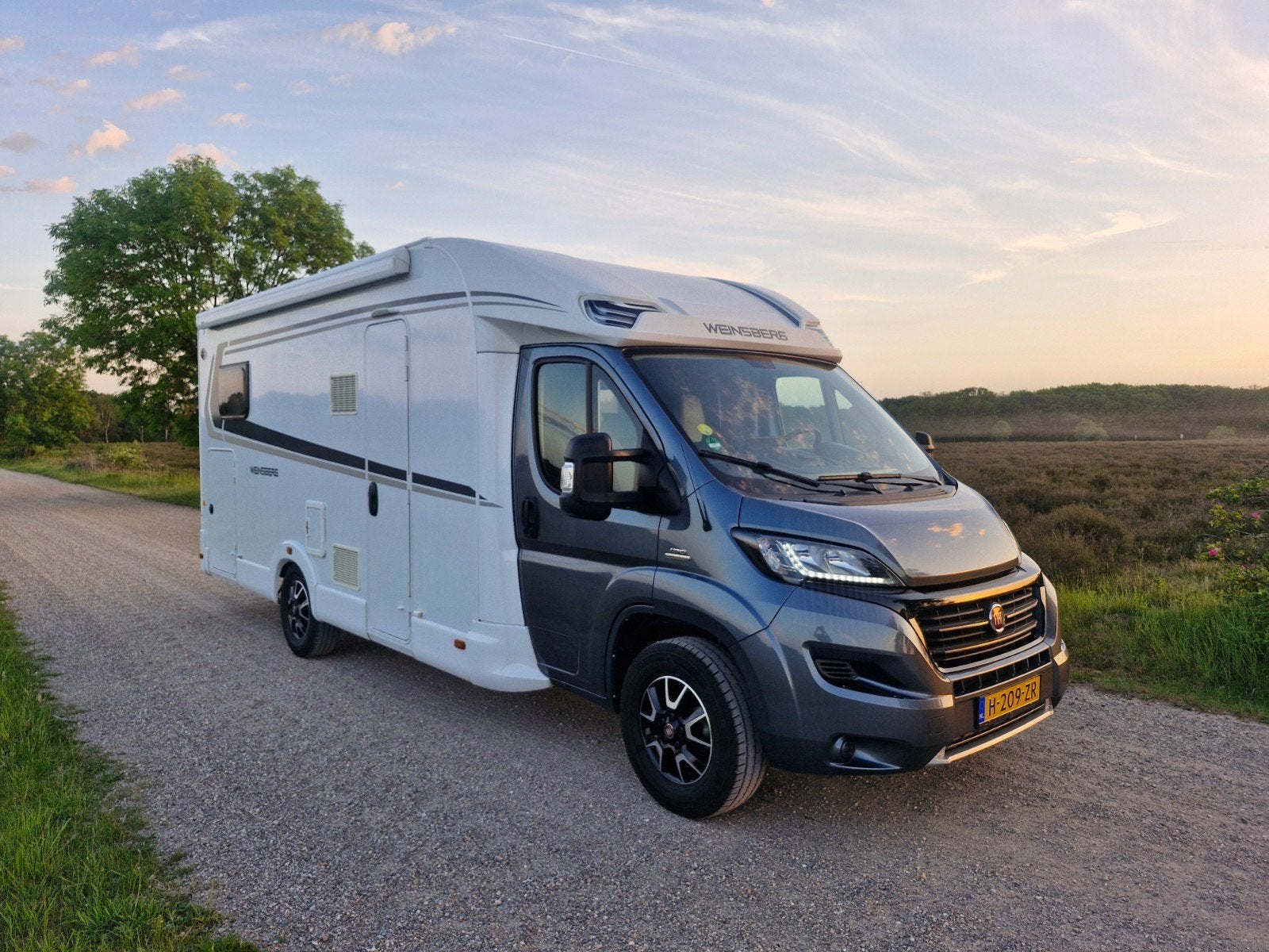 Nette Weinsberg Caraloft 700 Lengtebedden/hefbed XXL Garage, Caravans en Kamperen, Campers, Weinsberg, Ringverwarming, Fiat, Gaslek-detector