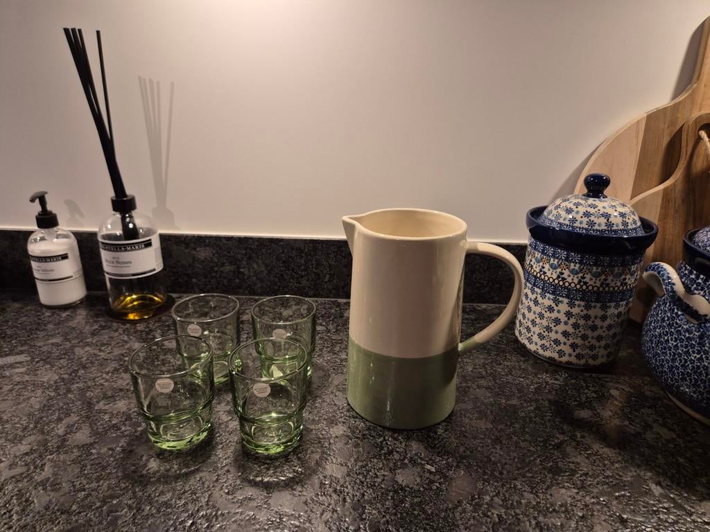 Postcodeloterij sapkan met 4 sapglazen NIEUW, Huis en Inrichting, Keuken | Servies, Ophalen, Nieuw, Glas, Overige stijlen