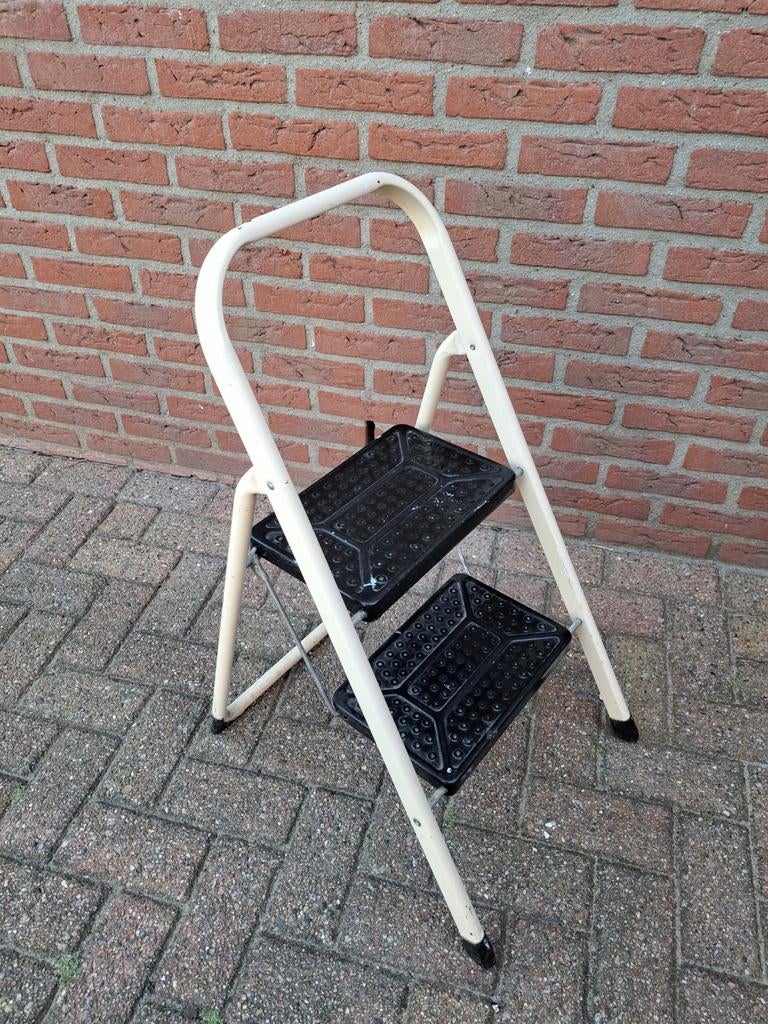 Opstapje - huishoudttap - twee trede trap, Ophalen of Verzenden, Zo goed als nieuw, Minder dan 2 meter