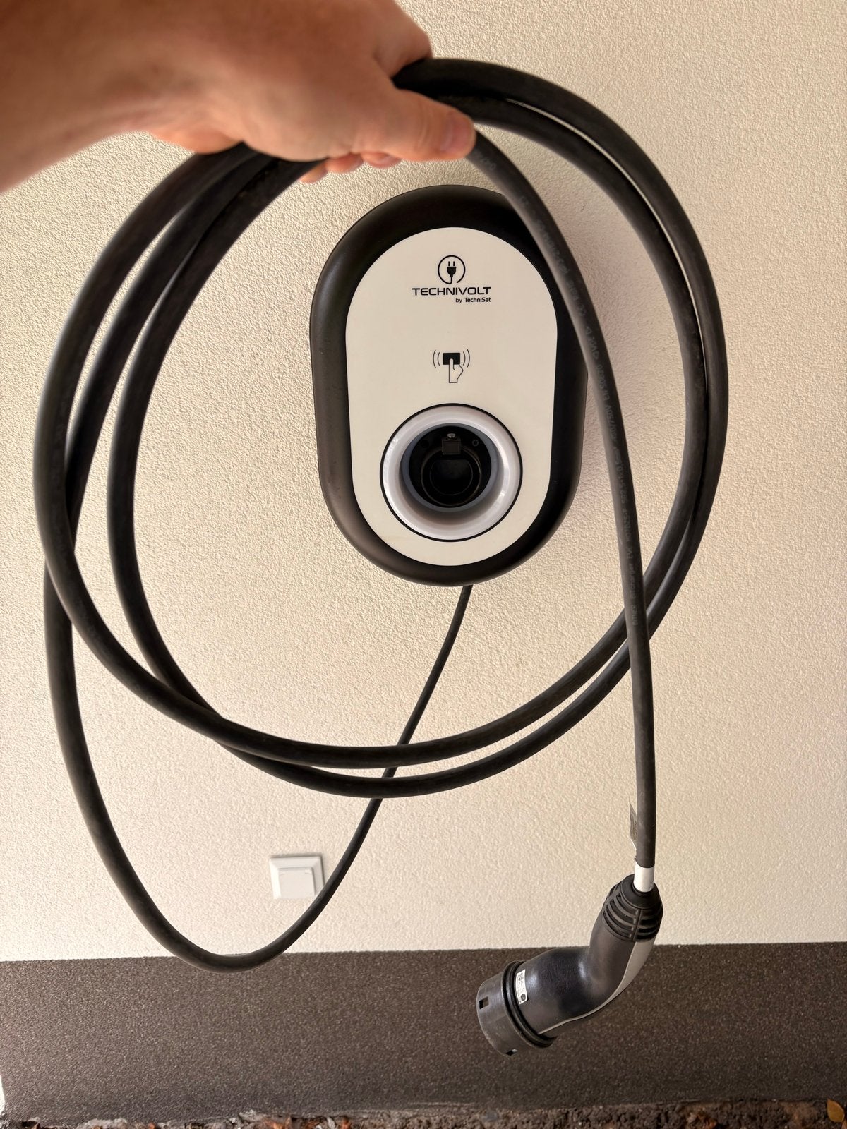 Technivolt Laadpaal met vaste kabel 5m Type 2, Ophalen of Verzenden, Zo goed als nieuw, Laadpaal en Laadkabel