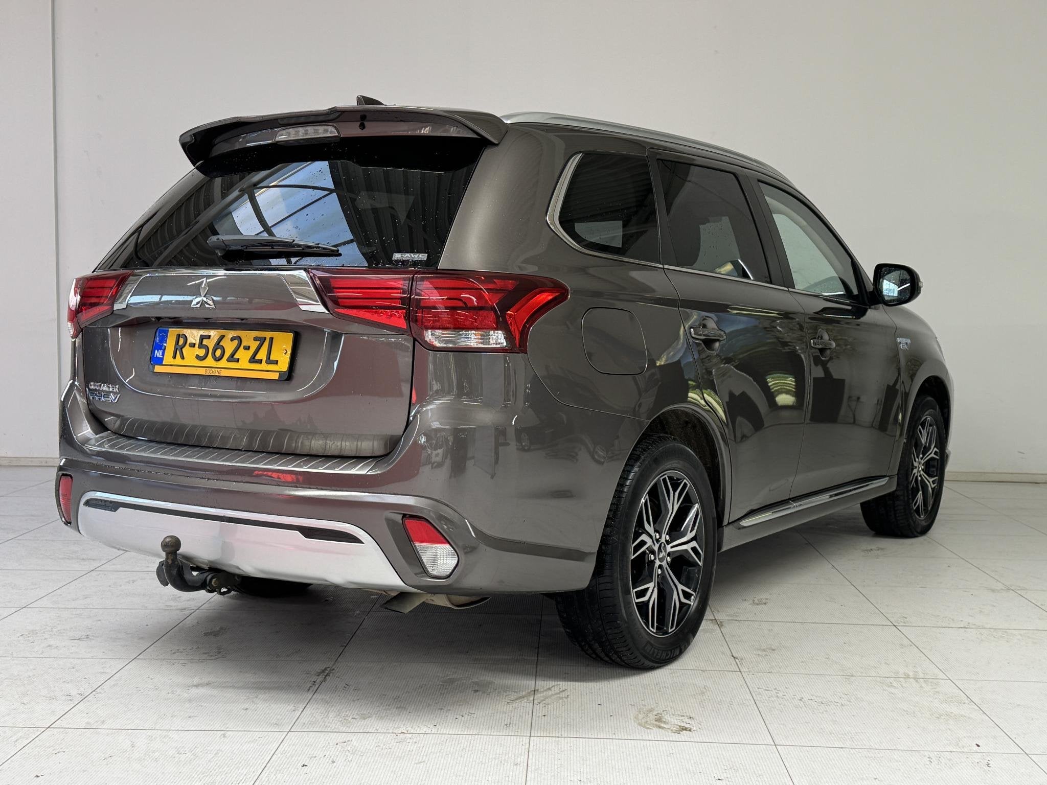 Mitsubishi Outlander 2.4 PHEV Intense | Trekhaak | Camera |, Auto's, Automaat, 4 cilinders, 120 €/maand, Plug-in hybride