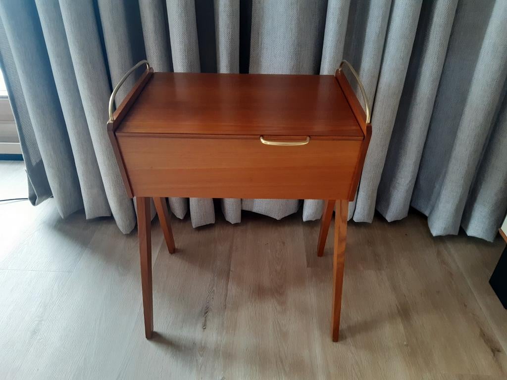 Leuk decoratie tafeltje., Ophalen
