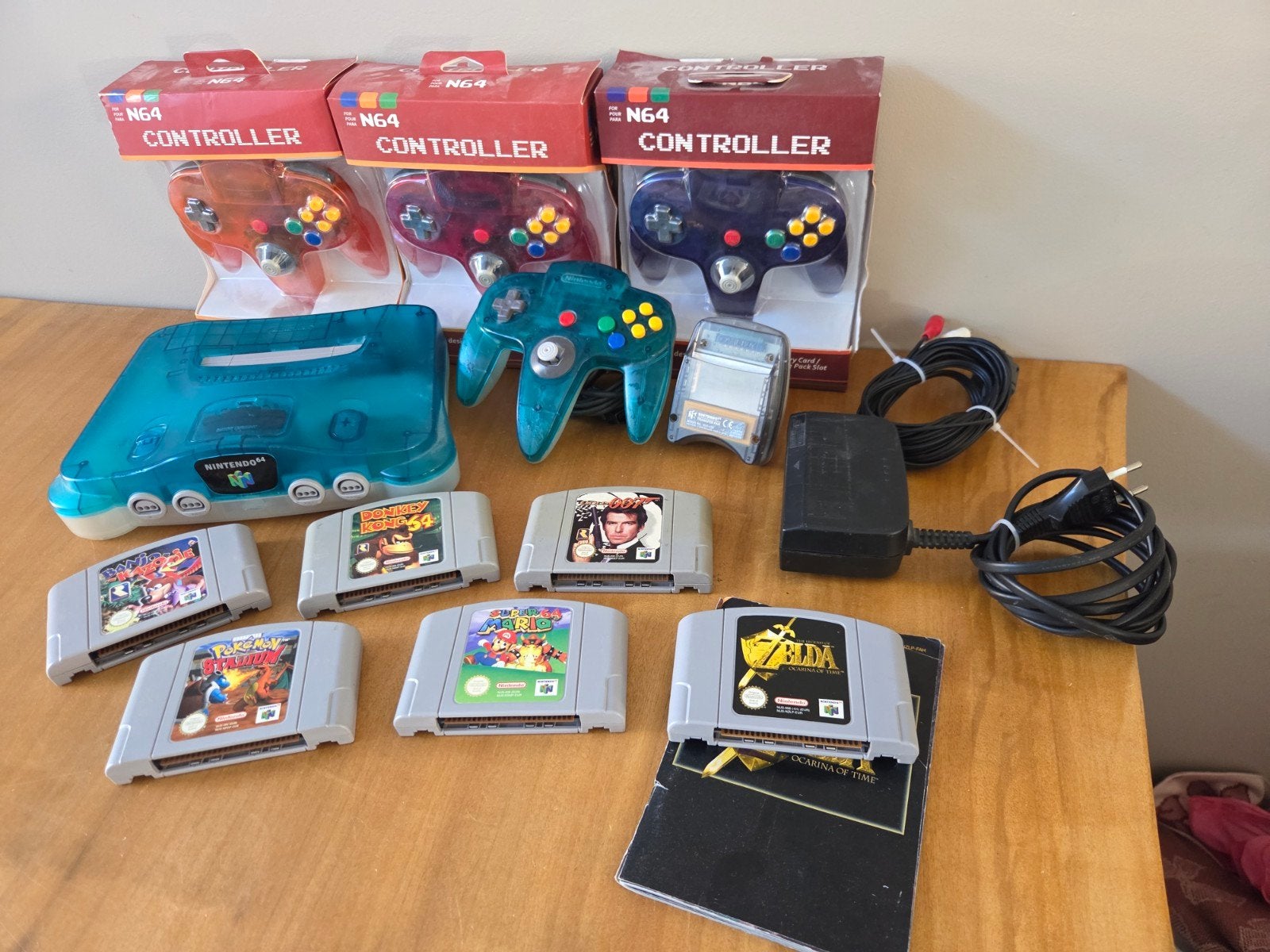 Zeer mooie N64 Ice Blue incl topgames, Spelcomputers en Games, Ophalen of Verzenden, Zo goed als nieuw, Met 3 controllers of meer