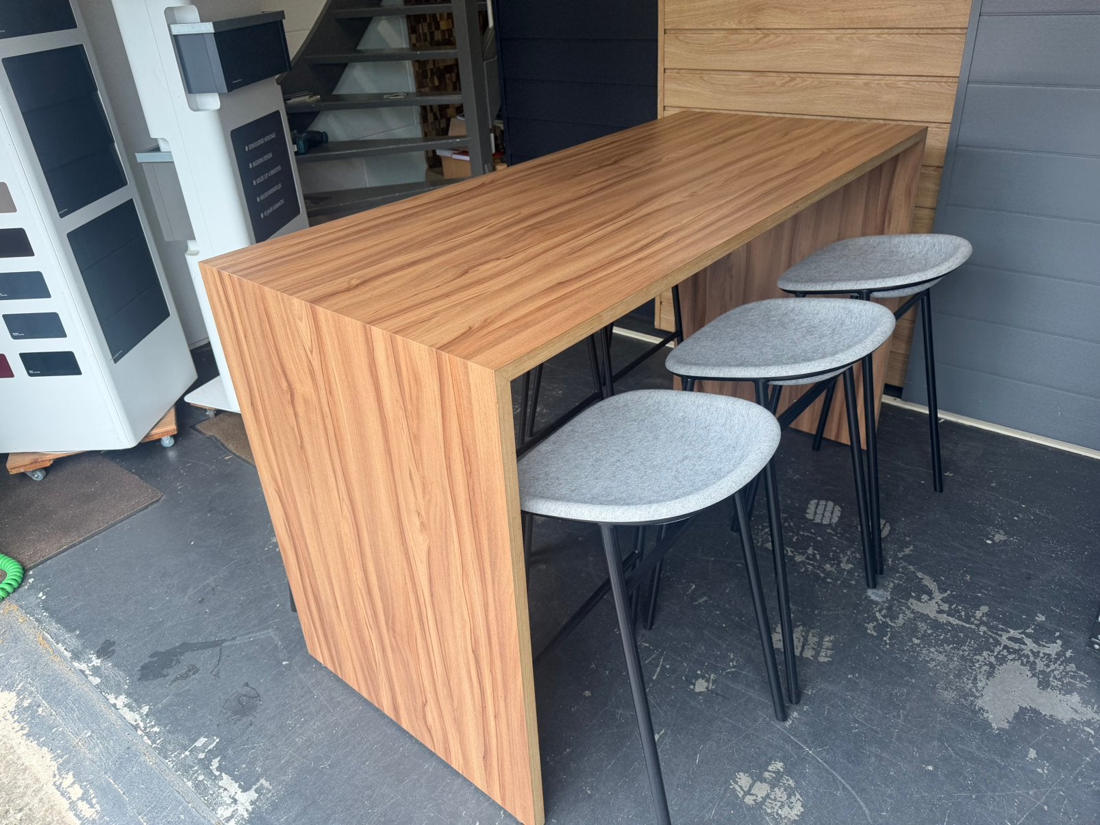 6 De Vorm krukken met gratis bar, Ophalen, Gebruikt, Inclusief barstoelen