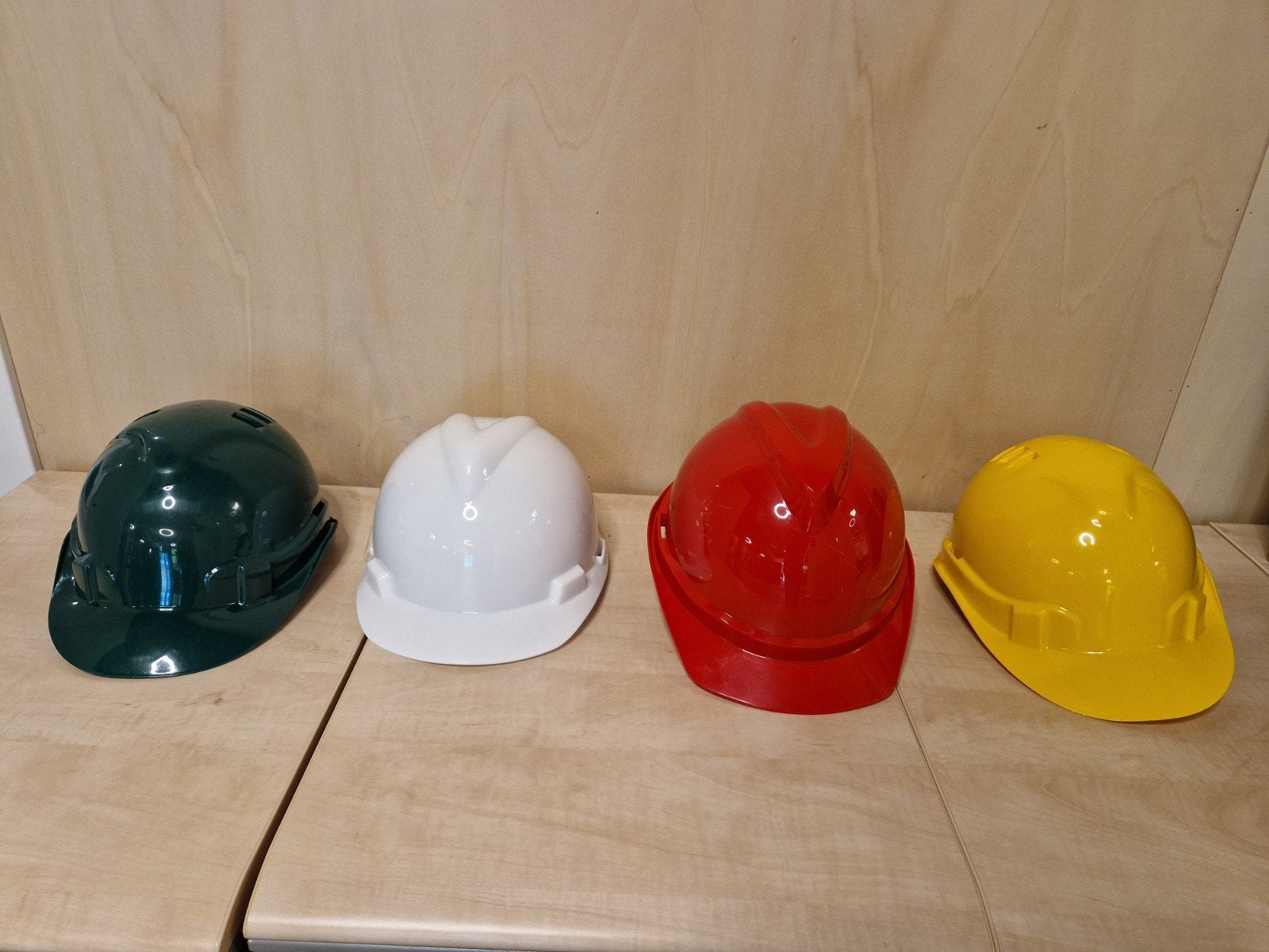 Diverse Bouwhelmen - Nieuw en Gebruikt, Doe-het-zelf en Verbouw, Veiligheidshelmen, Ophalen of Verzenden, Nieuw