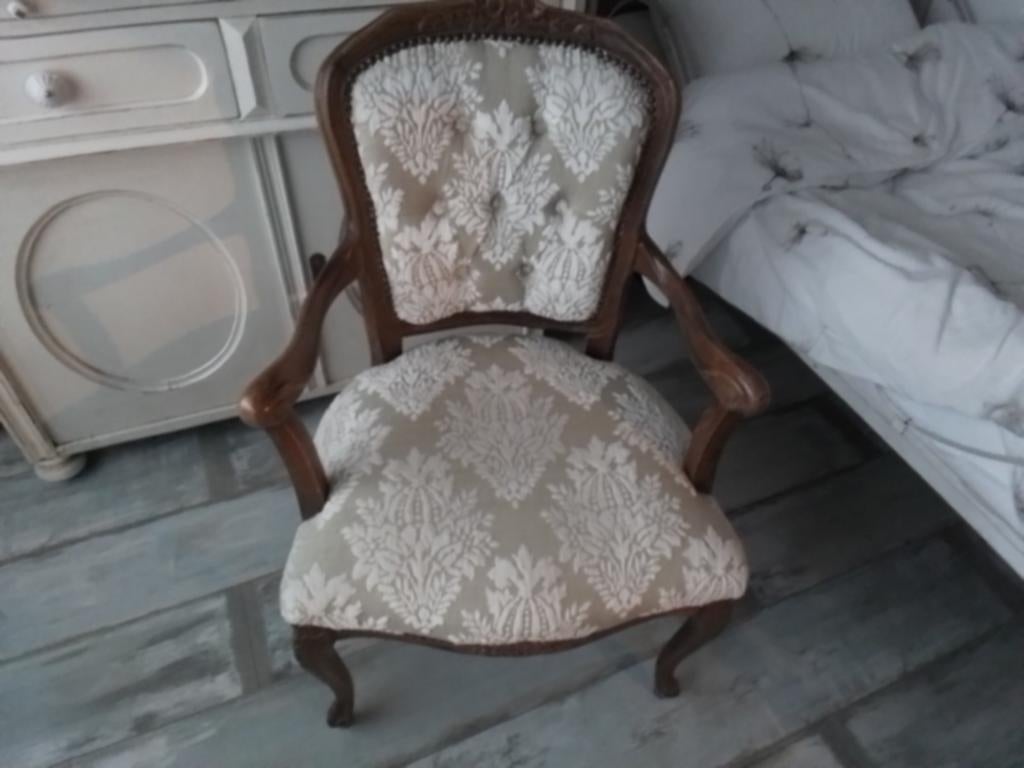 Antiek biedermeier stoel opnieuw bekleed, Ophalen
