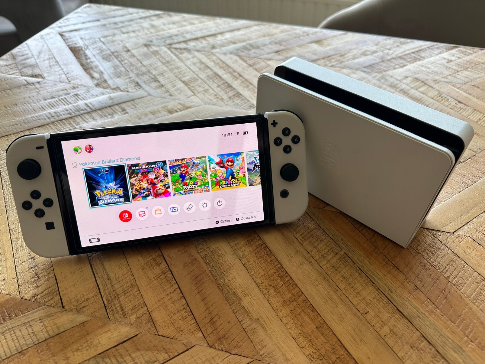 Nintendo Switch OLED Wit + 4 Games + Hoes | Zeer nette staat, Switch OLED, Met games, Ophalen of Verzenden, Zo goed als nieuw