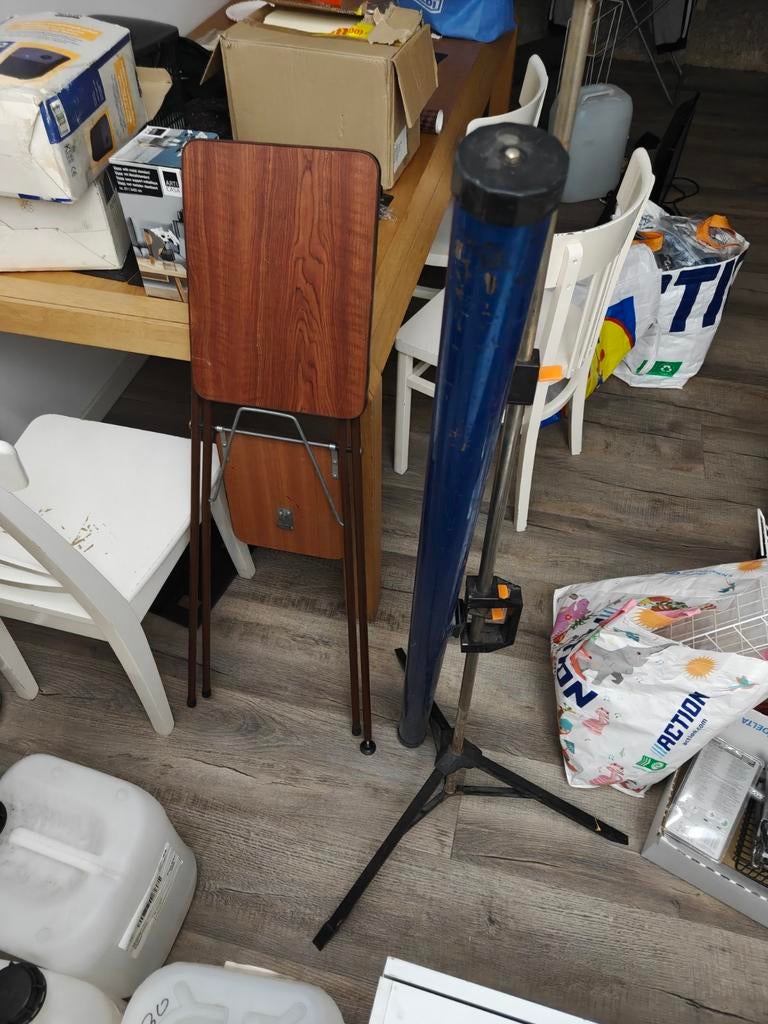 Projectiescherm en projector tafel, Ophalen