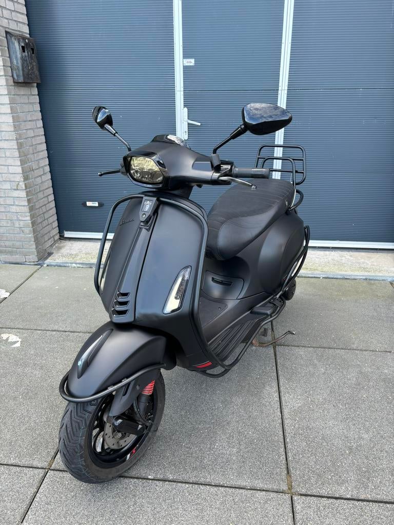 Vespa sprint 2021 geel kenteken full option ledjes beugels, Fietsen en Brommers, Scooters | Piaggio, Zo goed als nieuw, Overige modellen