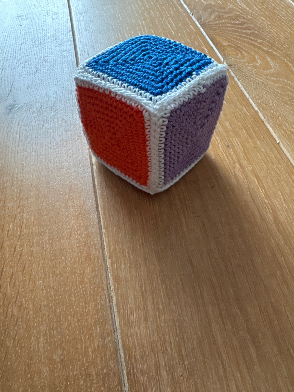 Gehaakte dobbelsteen stapelstein regenboog kleuren, Ophalen of Verzenden, Nieuw, Overige typen