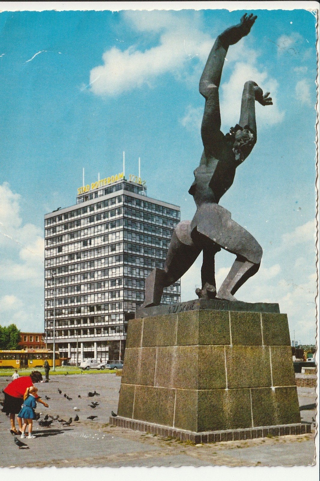 ROTTERDAM MONUMENT MEI 1940 VERWOESTE STAD O. ZADKINE TRAM, Verzamelen, Ansichtkaarten | Nederland, Ophalen of Verzenden, 1940 tot 1960