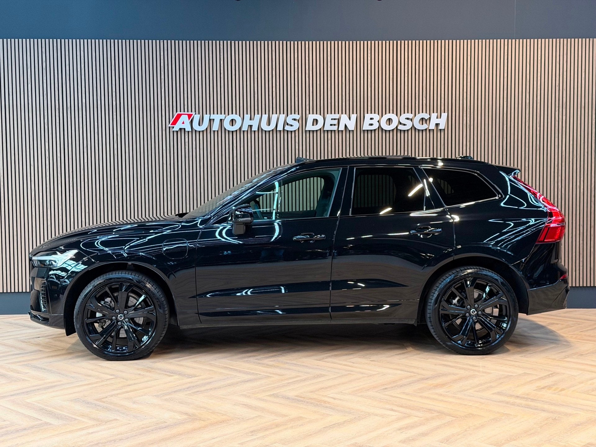 Volvo XC60 2.0 T8 Plug-in hybrid AWD Ultra Black Long Range, Automaat, Dealer onderhouden, Gebruikt, 4 cilinders