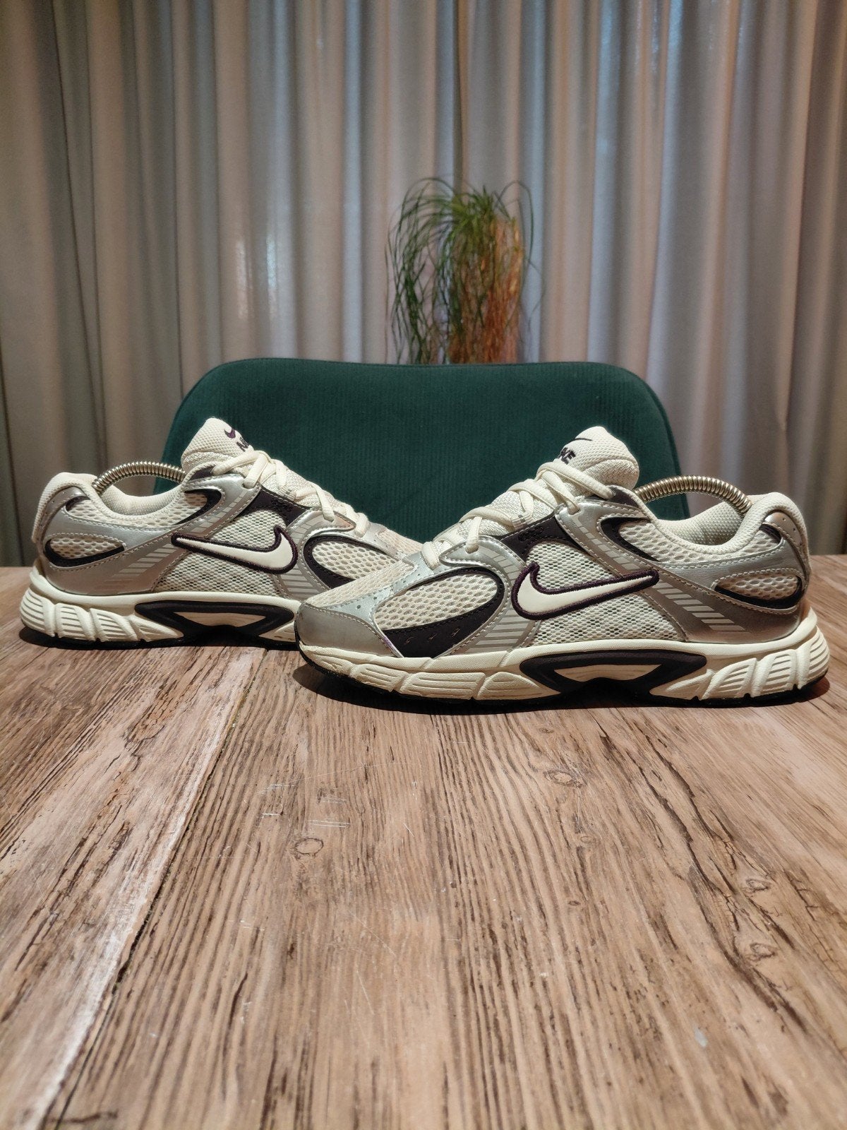 Nike V5 RNR 'Burgundy Ash' Size 37,5, Wit, Nike, Ophalen of Verzenden, Sneakers of Gympen